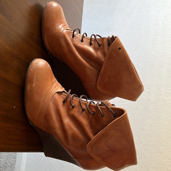 Pied a Terre Tan Leather Wedge Boots - Picture 2 of 7